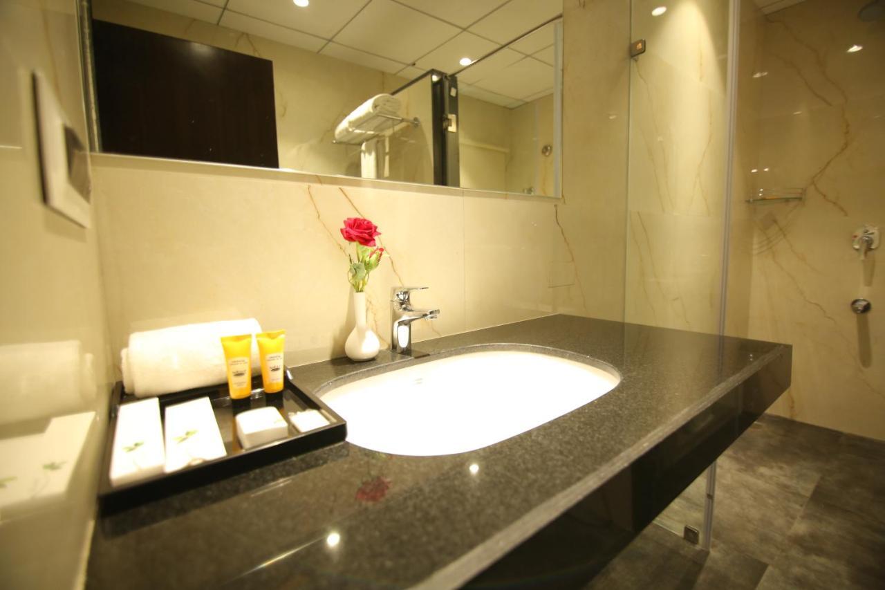 Sri Sri Sri Hotel Khammam المظهر الخارجي الصورة