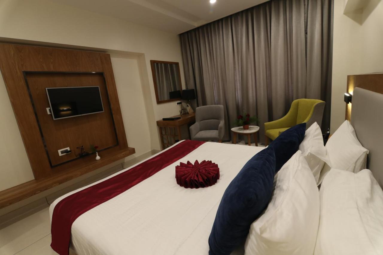 Sri Sri Sri Hotel Khammam المظهر الخارجي الصورة