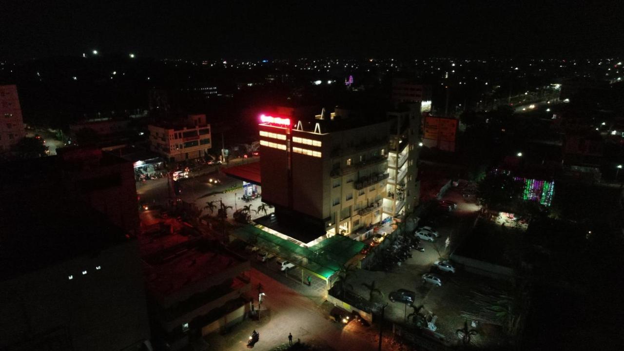Sri Sri Sri Hotel Khammam المظهر الخارجي الصورة